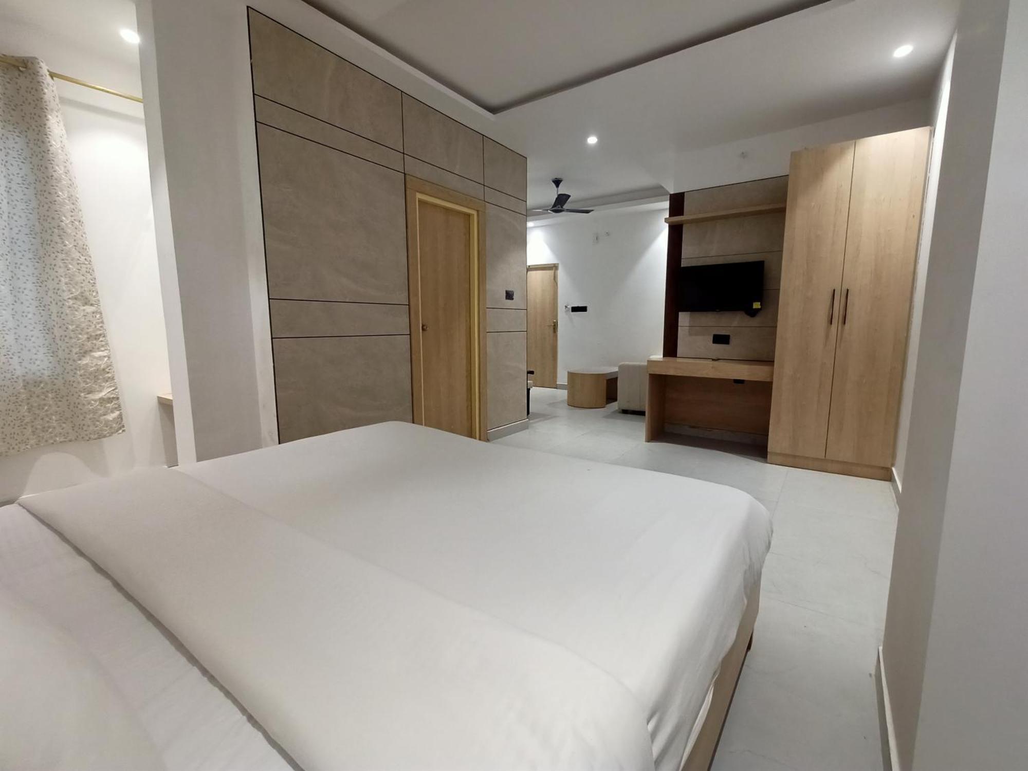Hotel Global Inn -1 Km From Railway Station - Lift Food And Free Parking Lakhnaú Exteriér fotografie