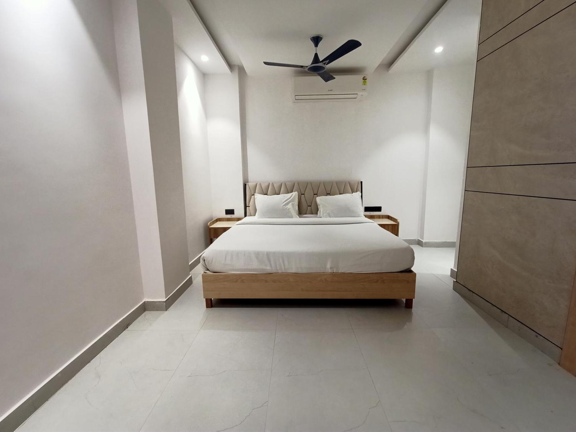 Hotel Global Inn -1 Km From Railway Station - Lift Food And Free Parking Lakhnaú Exteriér fotografie