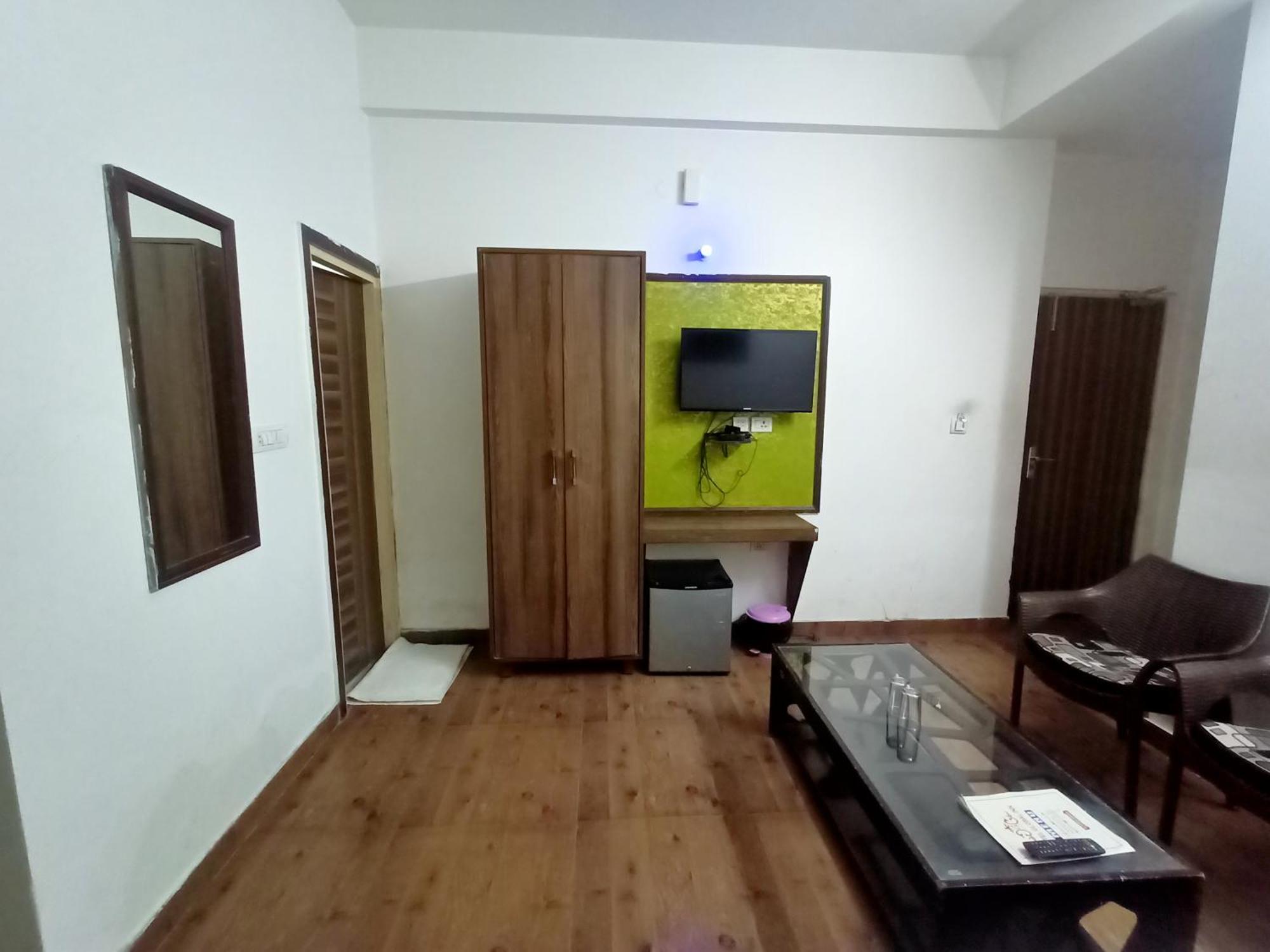 Hotel Global Inn -1 Km From Railway Station - Lift Food And Free Parking Lakhnaú Exteriér fotografie