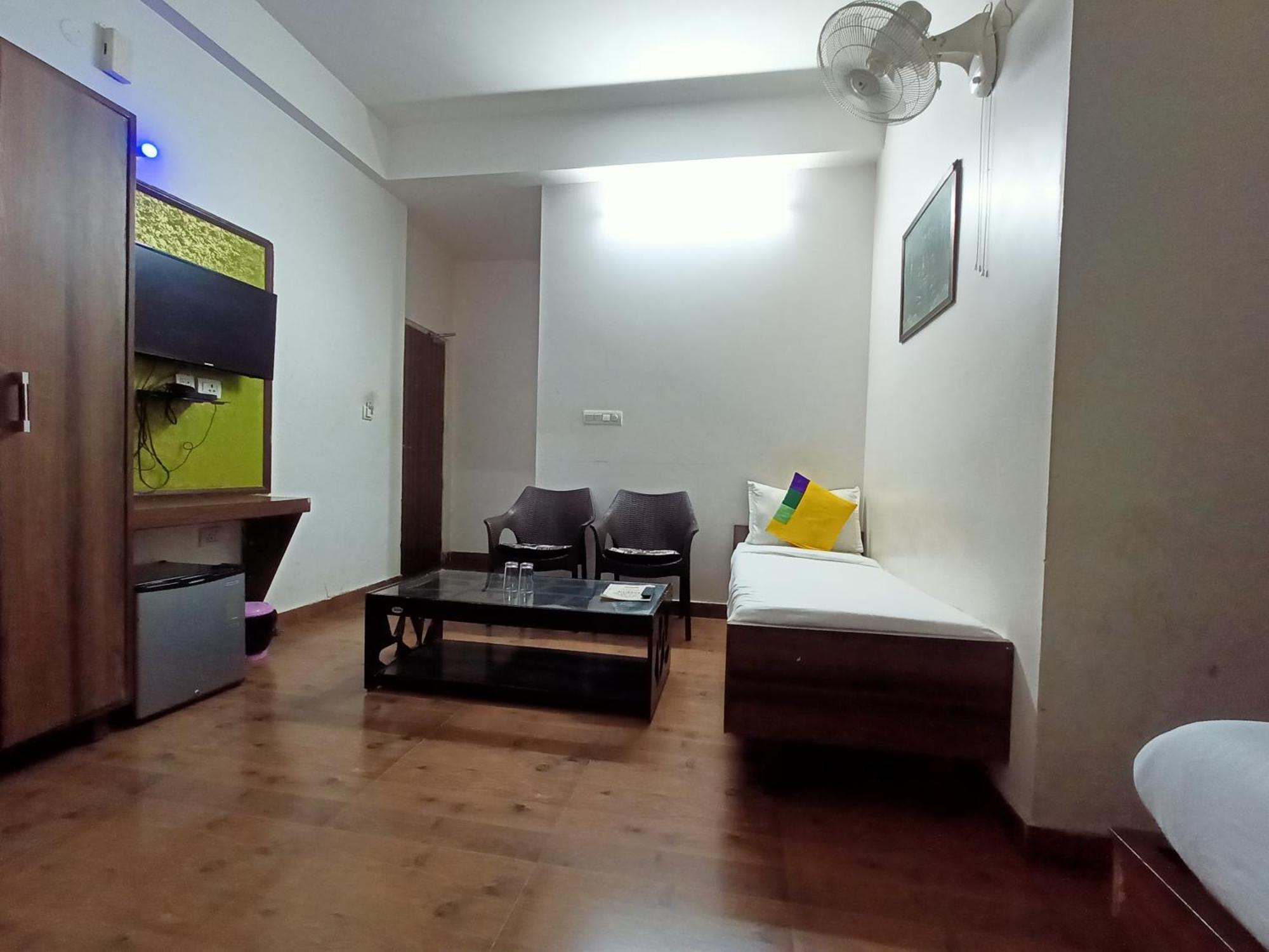 Hotel Global Inn -1 Km From Railway Station - Lift Food And Free Parking Lakhnaú Exteriér fotografie
