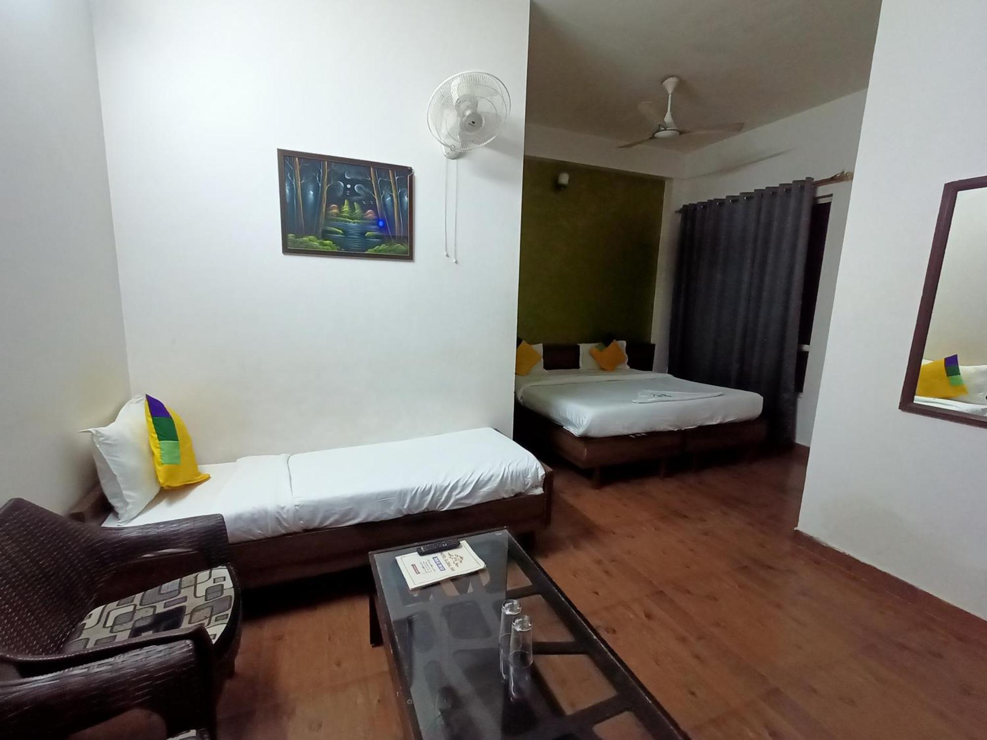 Hotel Global Inn -1 Km From Railway Station - Lift Food And Free Parking Lakhnaú Exteriér fotografie