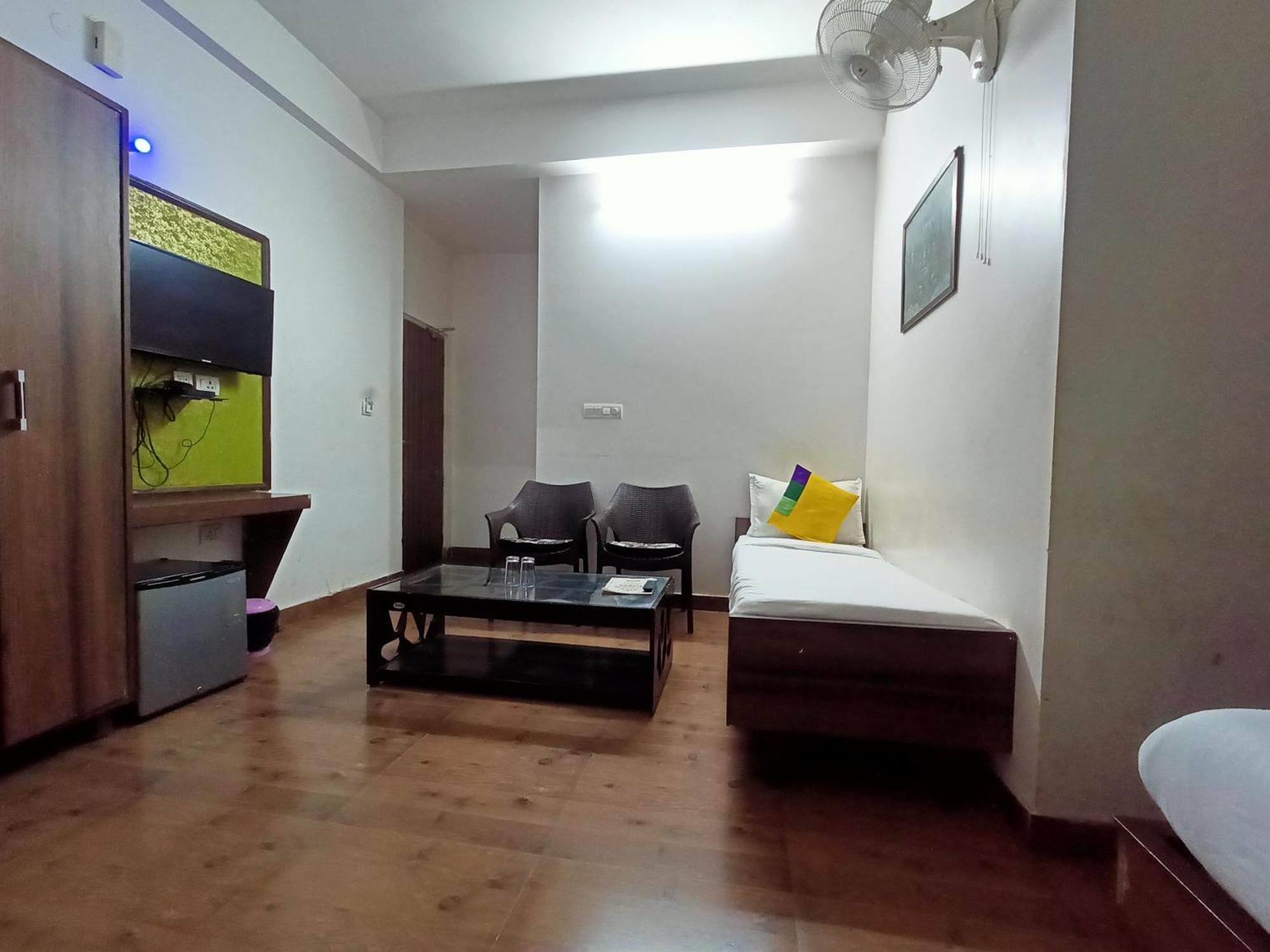 Hotel Global Inn -1 Km From Railway Station - Lift Food And Free Parking Lakhnaú Exteriér fotografie