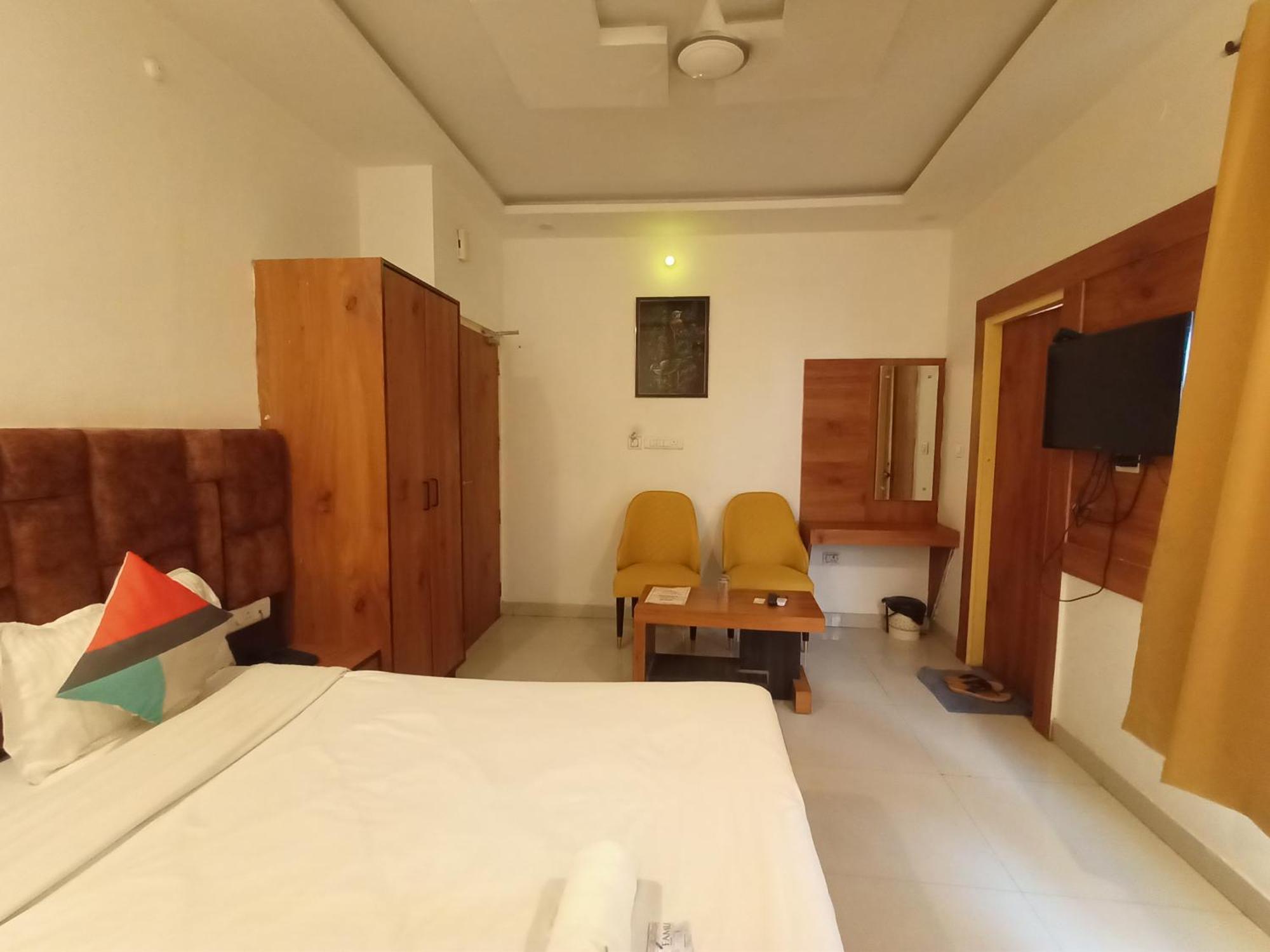 Hotel Global Inn -1 Km From Railway Station - Lift Food And Free Parking Lakhnaú Exteriér fotografie
