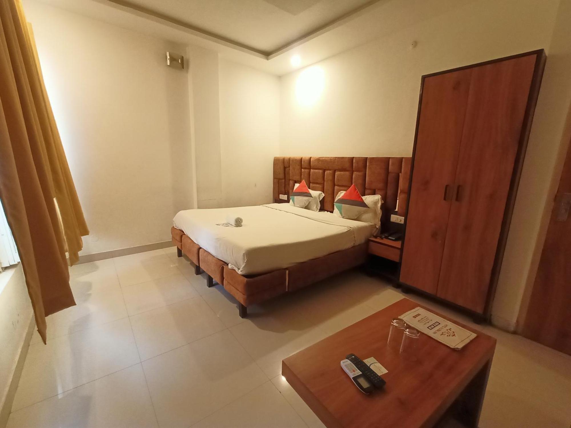 Hotel Global Inn -1 Km From Railway Station - Lift Food And Free Parking Lakhnaú Exteriér fotografie