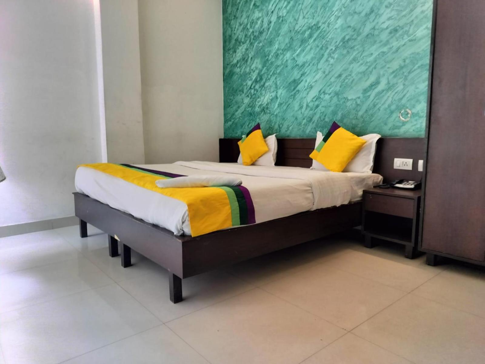 Hotel Global Inn -1 Km From Railway Station - Lift Food And Free Parking Lakhnaú Pokoj fotografie