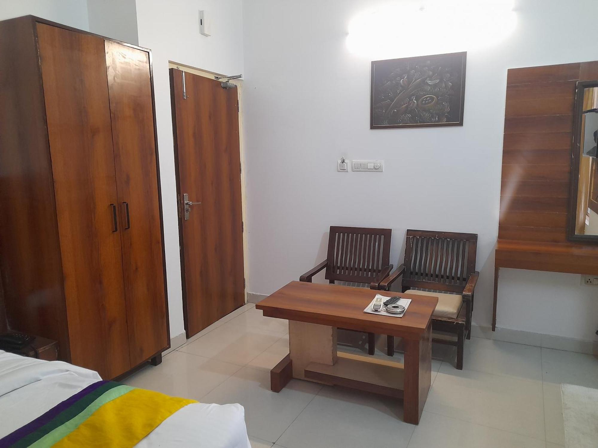 Hotel Global Inn -1 Km From Railway Station - Lift Food And Free Parking Lakhnaú Exteriér fotografie