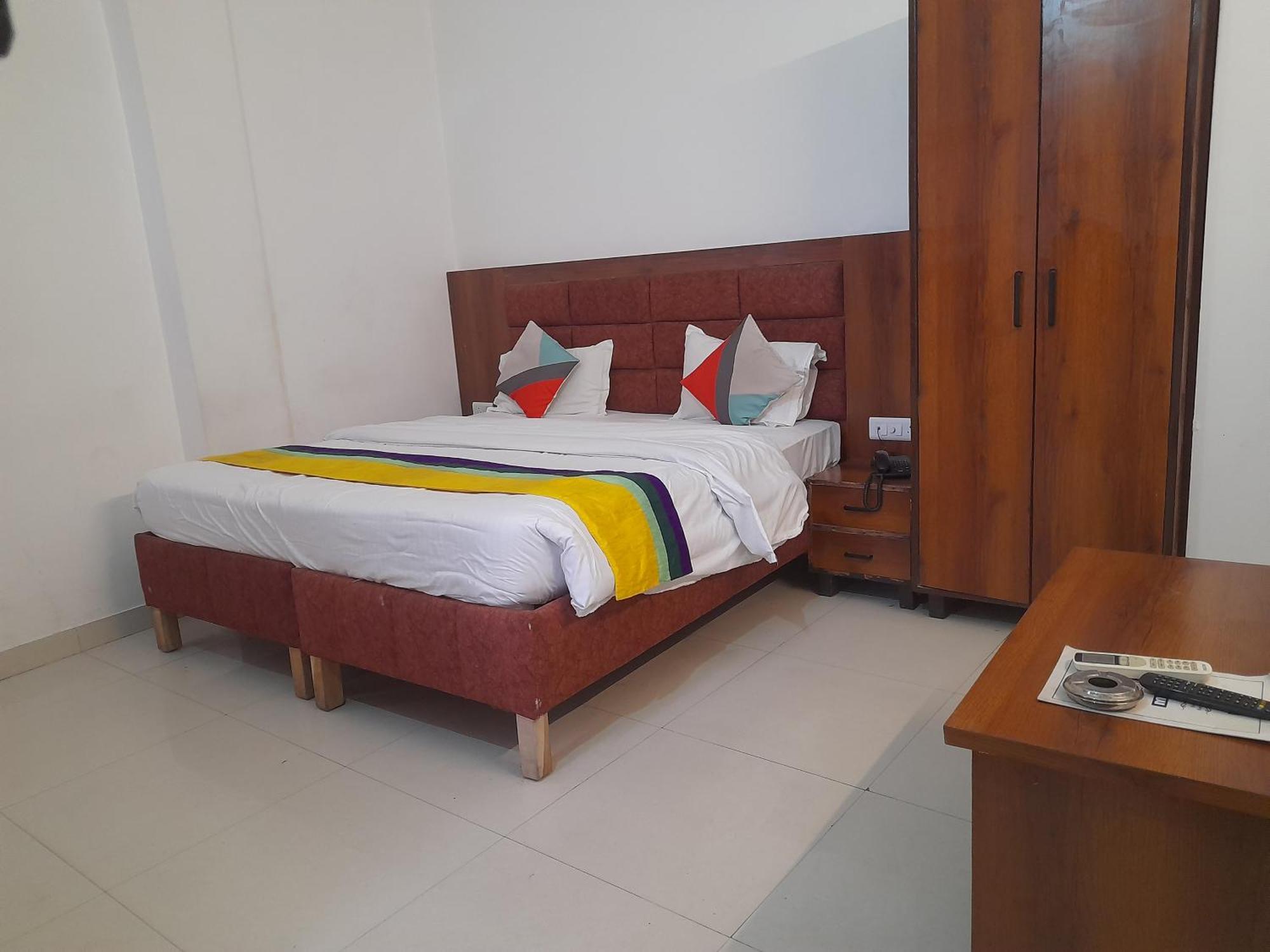 Hotel Global Inn -1 Km From Railway Station - Lift Food And Free Parking Lakhnaú Exteriér fotografie