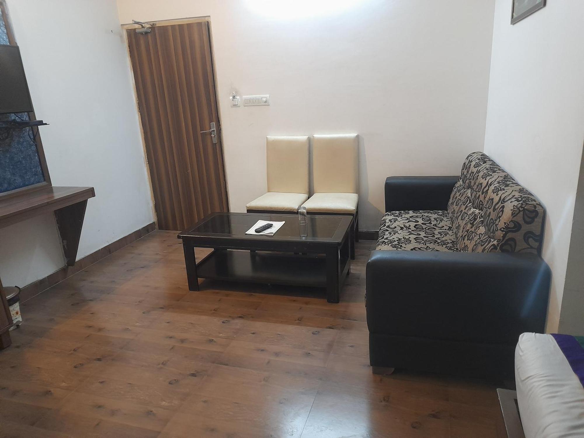 Hotel Global Inn -1 Km From Railway Station - Lift Food And Free Parking Lakhnaú Exteriér fotografie