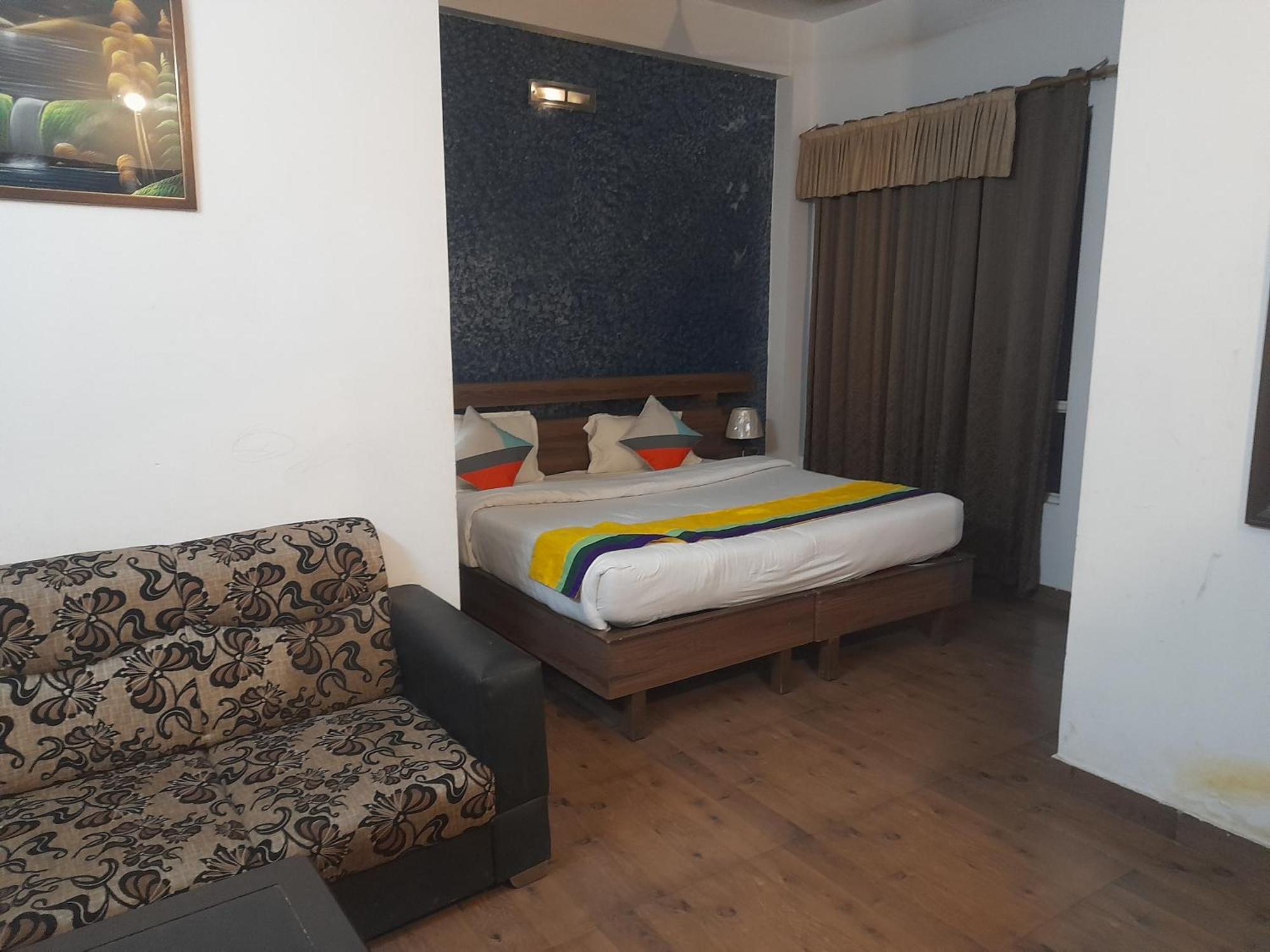 Hotel Global Inn -1 Km From Railway Station - Lift Food And Free Parking Lakhnaú Exteriér fotografie