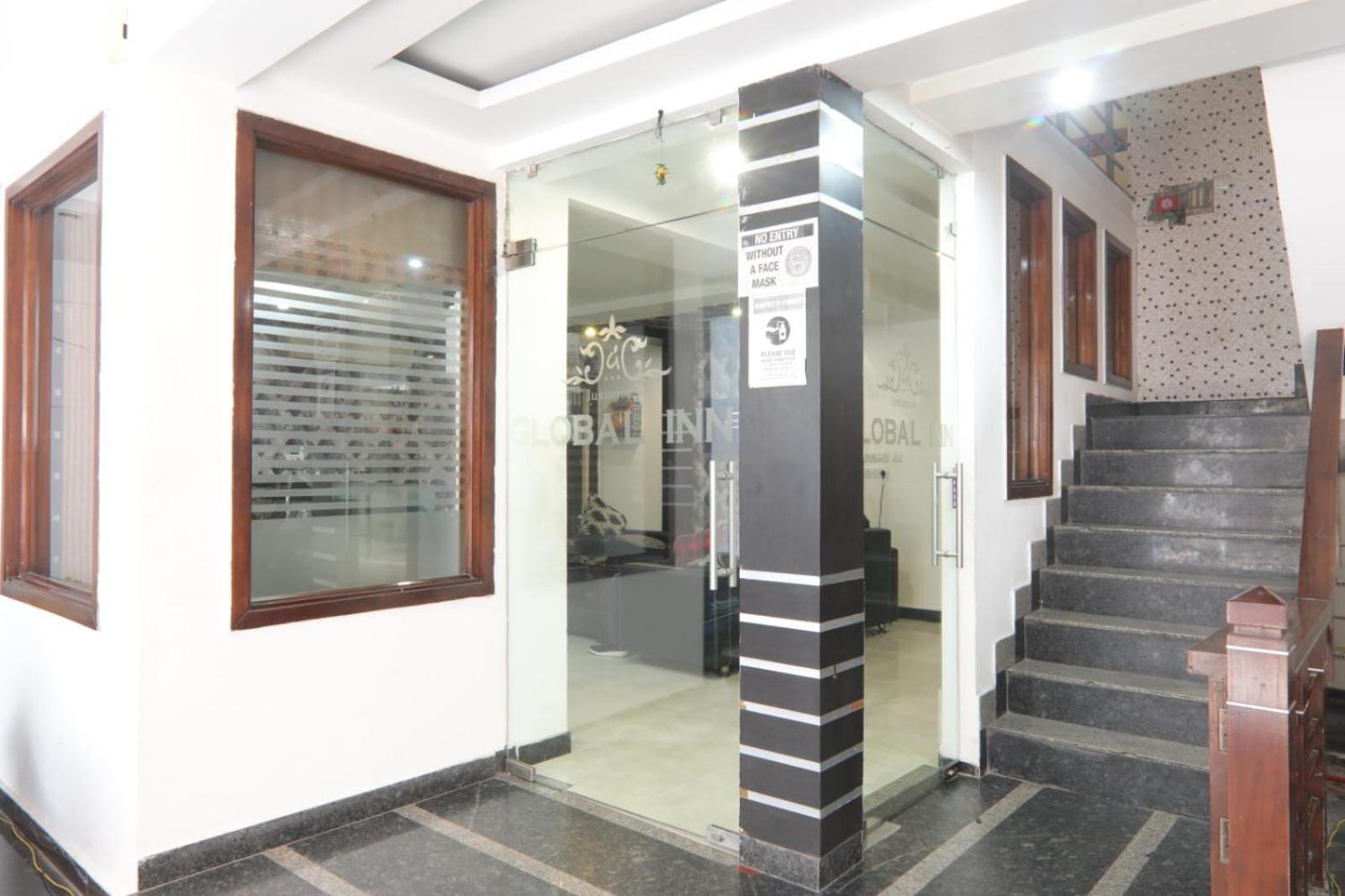 Hotel Global Inn -1 Km From Railway Station - Lift Food And Free Parking Lakhnaú Exteriér fotografie