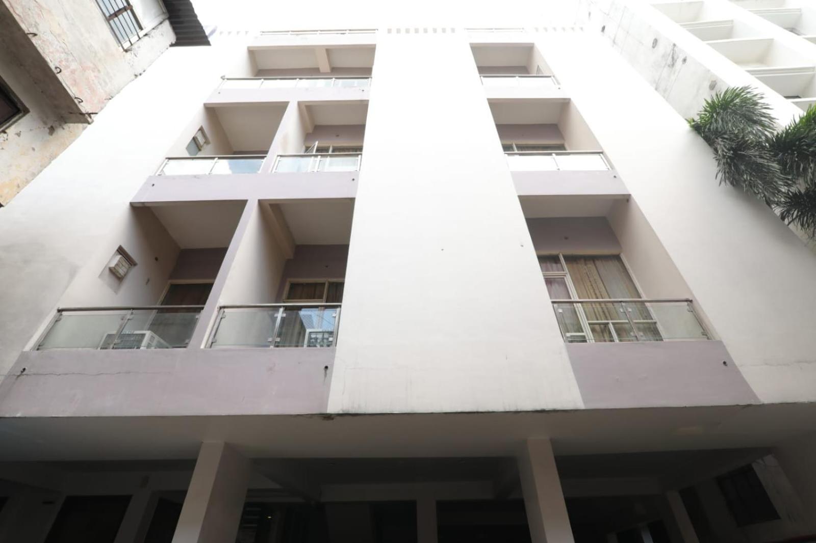Hotel Global Inn -1 Km From Railway Station - Lift Food And Free Parking Lakhnaú Exteriér fotografie