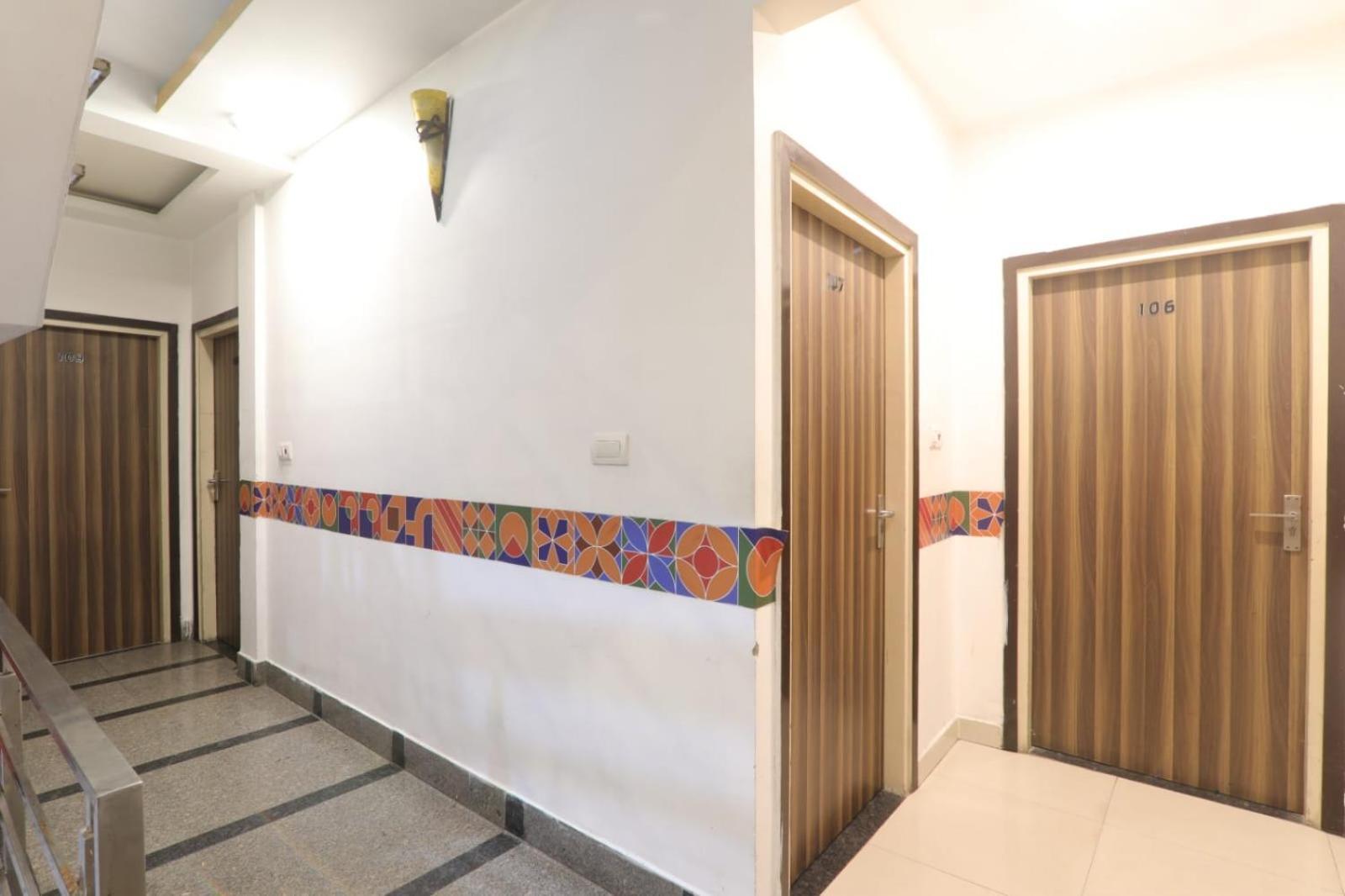 Hotel Global Inn -1 Km From Railway Station - Lift Food And Free Parking Lakhnaú Exteriér fotografie