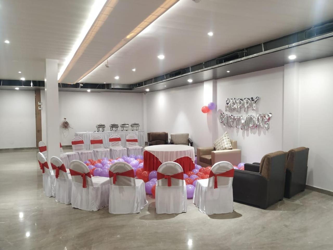 Hotel Global Inn -1 Km From Railway Station - Lift Food And Free Parking Lakhnaú Exteriér fotografie