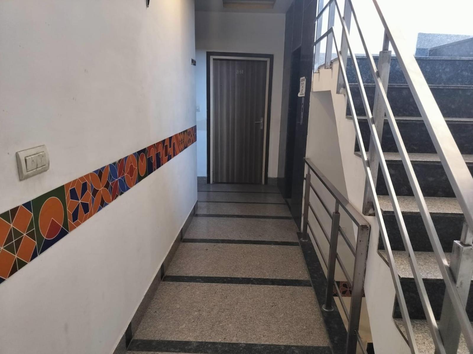 Hotel Global Inn -1 Km From Railway Station - Lift Food And Free Parking Lakhnaú Exteriér fotografie